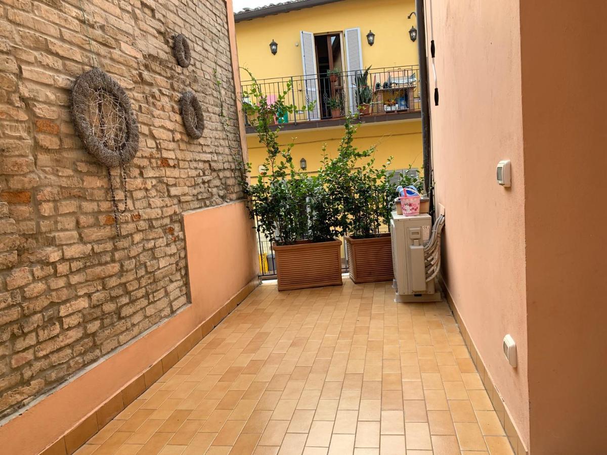 Elegante Appartamento In Centro A Cesena Bagian luar foto